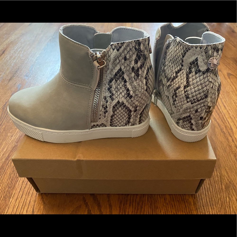 Steve Madden girls suede wedges. New in box. Size 13.